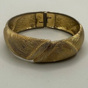 Vintage Monet hinged Bangle Bracelet Gold Tone 6.75”